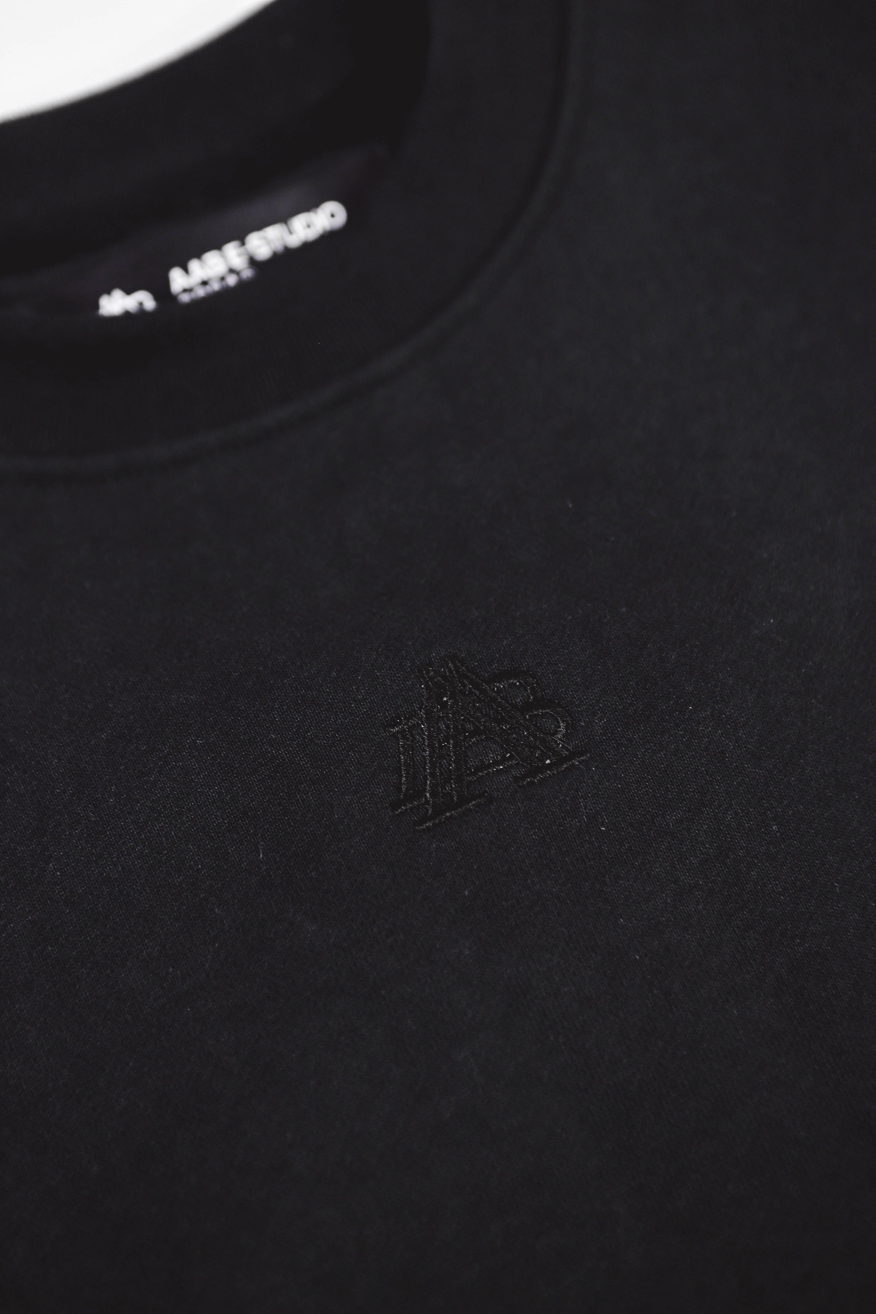 "A-TEMPORAL" BLACK CREWNECK